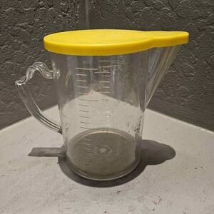 Vintage USC Plastic Measuring Pitcher with Yellow Lid 1 Liter